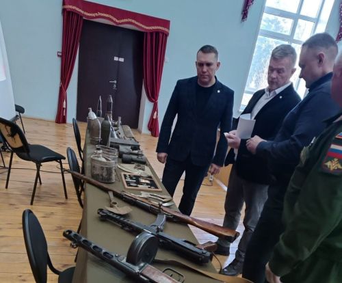 Чистопольский поисковый отряд «Выстрел» передал экспонаты для нового музея в Богородицком