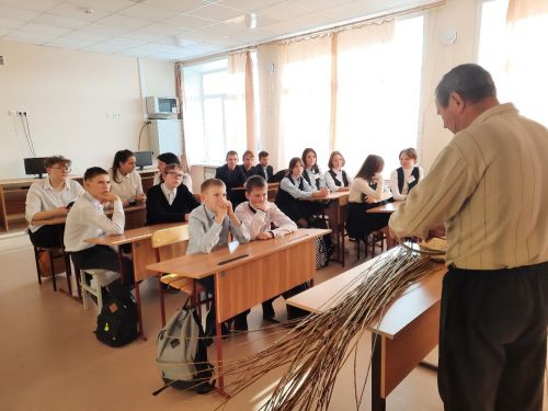 Народный умелец провел мастер-класс по Пушкинской карте для школьников Чистопольского района
