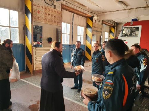 Священослужители поздравили сотрудников МЧС с праздником Рождества Христова