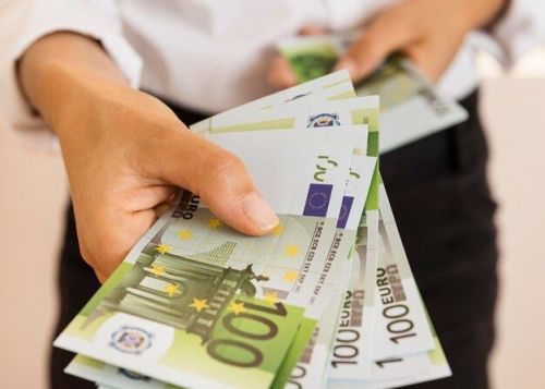 Курс евро превысил более 106 рублей