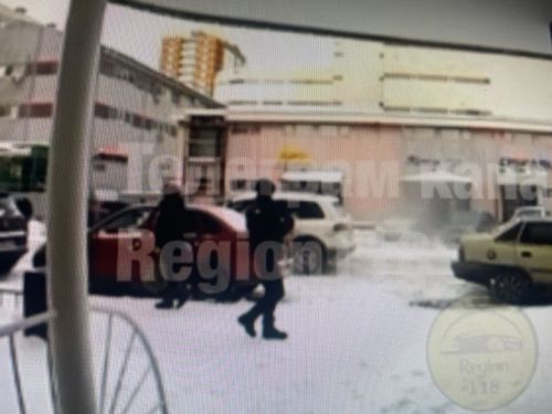 Во дворе казанской многоэтажки иномарка сбила 10-летнего мальчика