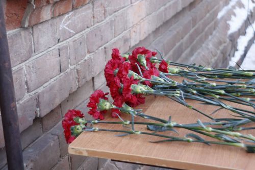 1нче мәктәп бинасында махсус хәрби операциядә һәлак булганнар истәлегенә мемориаль такталар ачылды