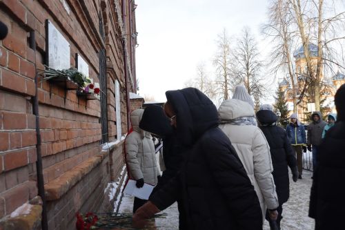 1нче мәктәп бинасында махсус хәрби операциядә һәлак булганнар истәлегенә мемориаль такталар ачылды