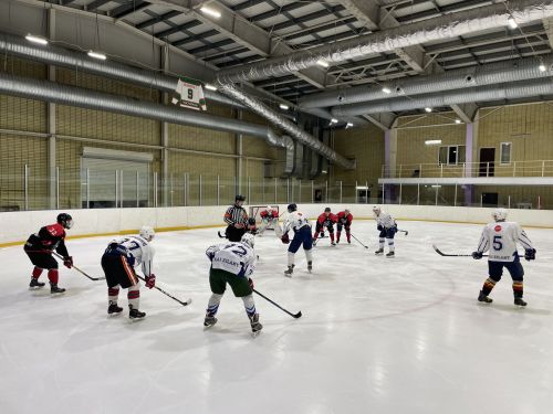 «В хоккей играют настоящие мужчины!»: чистопольские спортсмены стали первыми