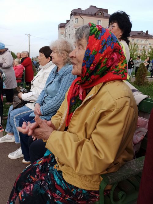«Песни войны, песни Победы»: чистопольские артисты дали концерт под открытым небом