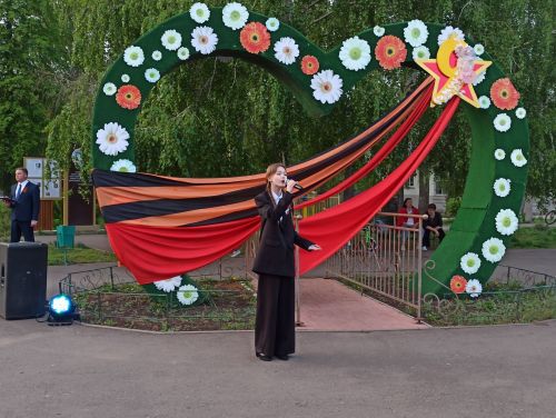 «Песни войны, песни Победы»: чистопольские артисты дали концерт под открытым небом