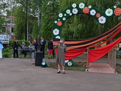 «Песни войны, песни Победы»: чистопольские артисты дали концерт под открытым небом
