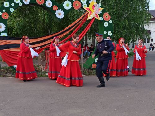 «Песни войны, песни Победы»: чистопольские артисты дали концерт под открытым небом