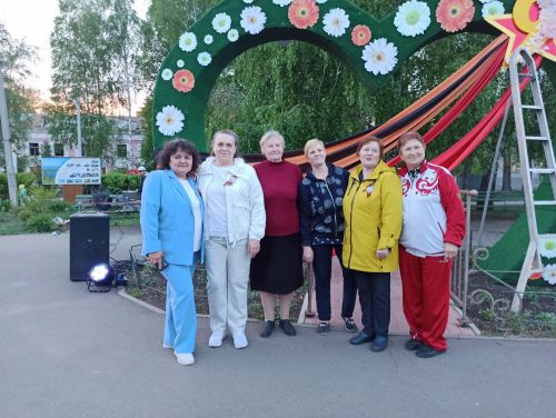 «Песни войны, песни Победы»: чистопольские артисты дали концерт под открытым небом