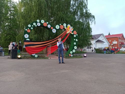 «Песни войны, песни Победы»: чистопольские артисты дали концерт под открытым небом