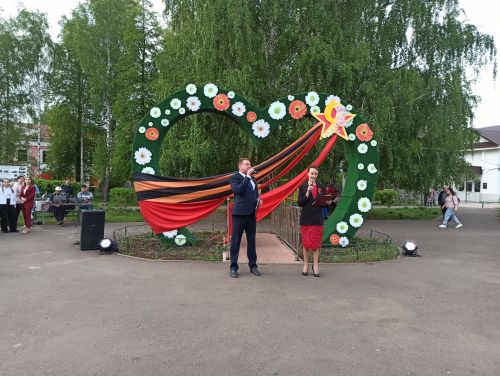 «Песни войны, песни Победы»: чистопольские артисты дали концерт под открытым небом