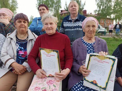 «Песни войны, песни Победы»: чистопольские артисты дали концерт под открытым небом