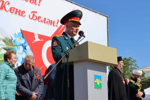 В Чистополе на центральной площади прошел парад Победы