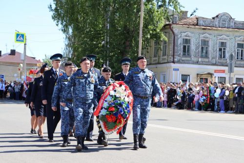 В Чистополе на центральной площади прошел парад Победы