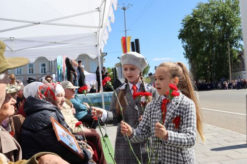 В Чистополе на центральной площади прошел парад Победы