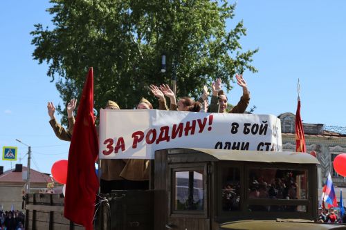 В Чистополе на центральной площади прошел парад Победы