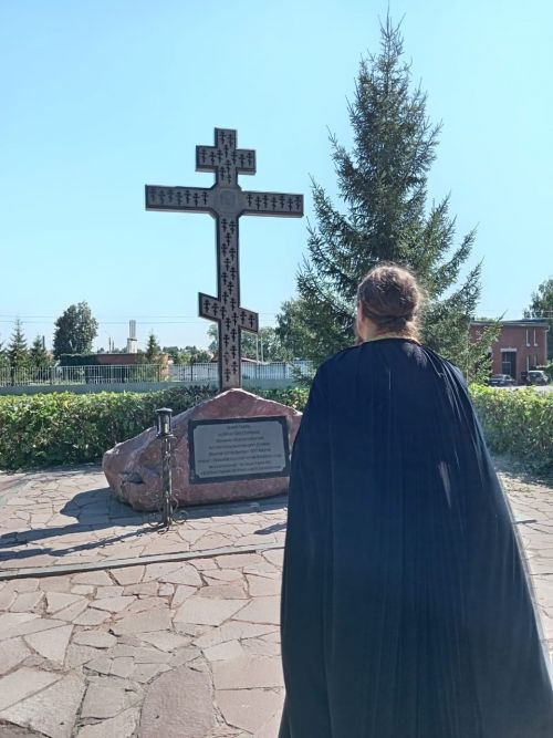 Настоятель и прихожане Казанского храма помолились об упокоении расстрелянных и погребенных на чистопольском кладбище