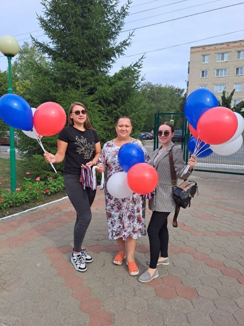 В одном из микрорайонов Чистополя прошла акция «Триколор»