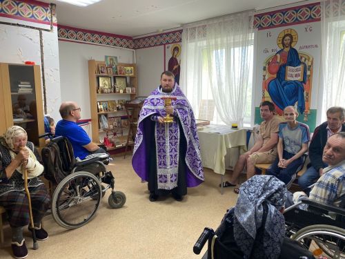 Священник причастил подопечных чистопольского дома-интерната