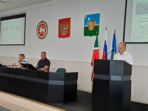 О патриотическом воспитании, уборке зерновых и оперативной обстановке за неделю говорилось на совещании в чистопольском муниципалитете