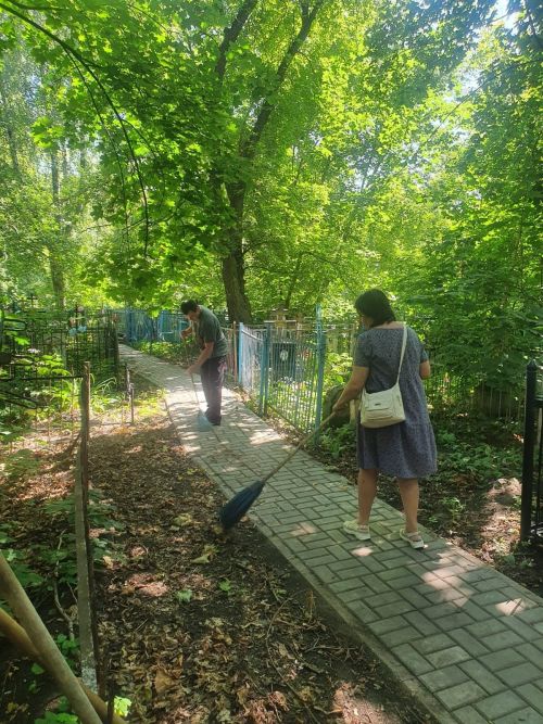 На Авдеевском кладбище состоялась уборка