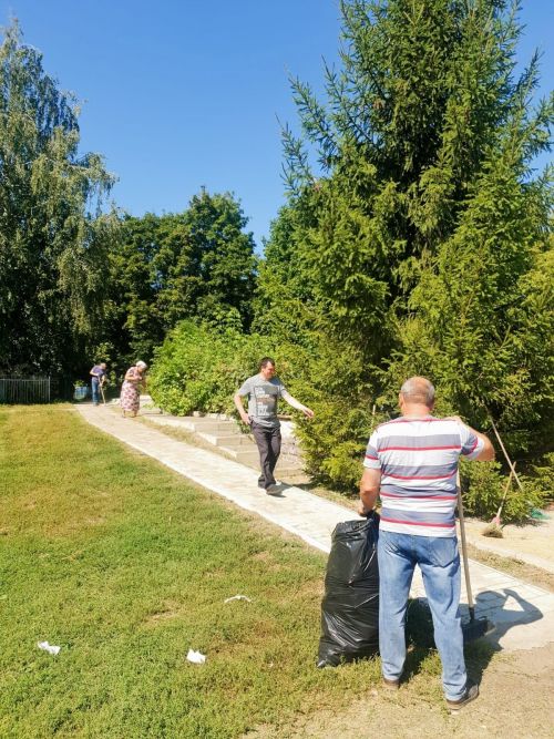 На Авдеевском кладбище состоялась уборка
