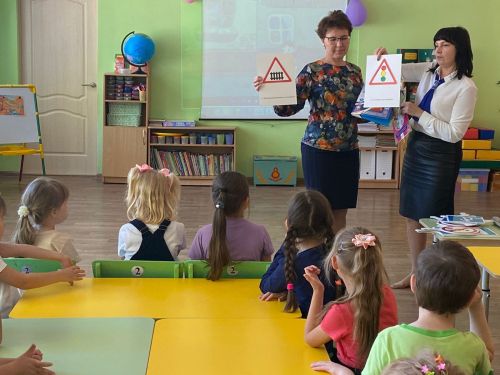 Играли и вспоминали: чистопольские дети повторили правила дорожного движения