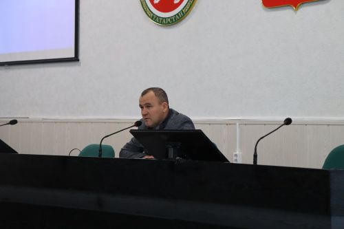 В Чистополе говорили о производстве молочной продукции, уборке урожая и оперативной обстановке