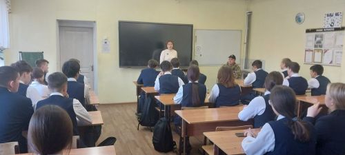 Ветеран СВО провёл «Урок мужества» в чистопольском лицее