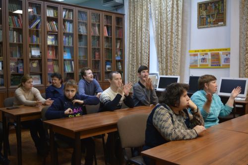 Литературно-музыкальный час «Души материнской свет» прошел в чистопольской библиотеке