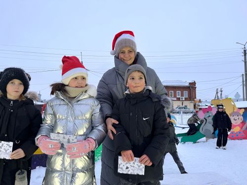 В микрорайонах Чистополя продолжаются открытия ёлок