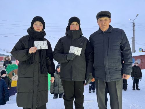 В микрорайонах Чистополя продолжаются открытия ёлок