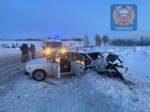 На трассе в РТ после лобового столкновения двух легковушек погибла пенсионерка