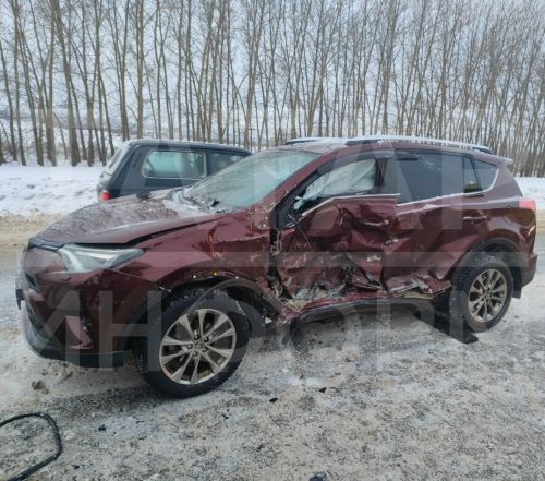 Два человека пострадали в столкновении УАЗ и Toyota в Альметьевске