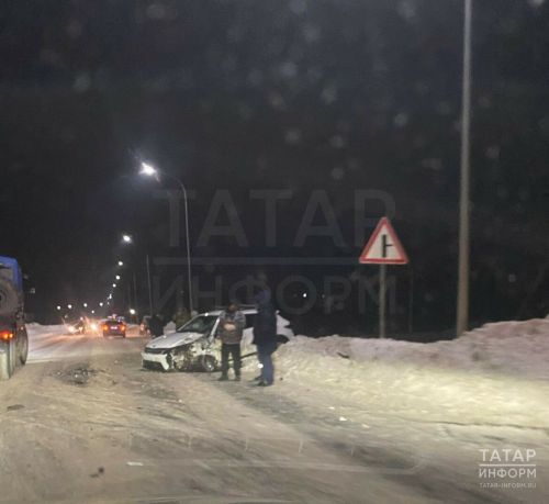 В РТ в результате столкновения легковушки и автокрана погибла женщина