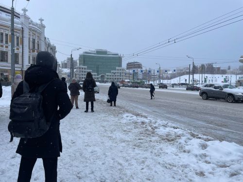 В Казани иномарка сбила женщину, которая внезапно вышла на дорогу