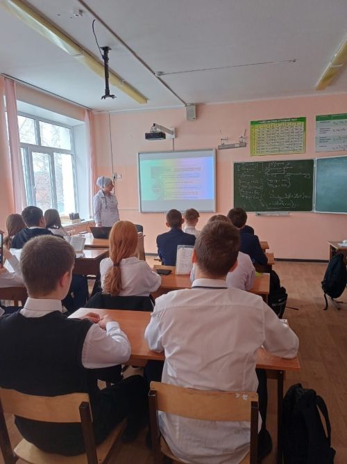 Специалист Чистопольской ЦРБ рассказала школьникам о вреде электронных сигарет и вейпов