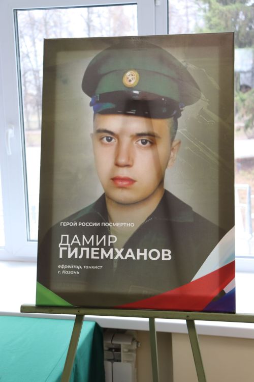 В Чистополе открылась выставка «Герои среди нас»