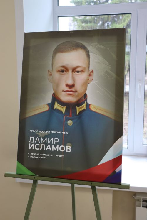 В Чистополе открылась выставка «Герои среди нас»