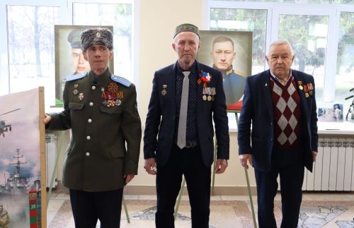В Чистополе открылась выставка «Герои среди нас»