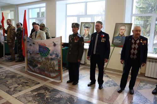 В Чистополе открылась выставка «Герои среди нас»