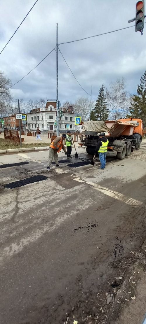В этом сезоне планируется провести ямочный ремонт чистопольских дорог на площади около 3-х тысяч квадратных метров