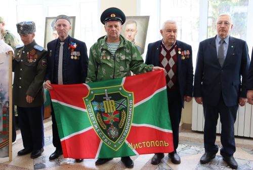 В Чистополе открылась выставка «Герои среди нас»