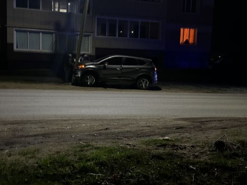 В Чистополе иномарка влетела в столб