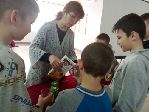 Для ребят Чистопольского села прошла беседа «В чем польза соков»
