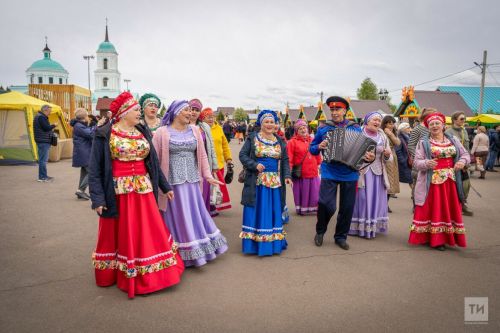 Специальными гостями народного праздника «Каравон» станут фолк-группа «Отава Ё» и Татьяна Куртукова