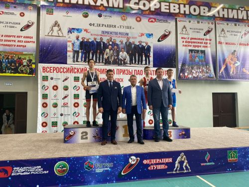 Чистопольские борцы получили награду из рук олимпийского чемпиона Алексея Мишина