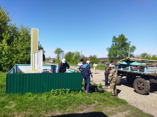 Жители и уроженцы села Служилая Шентала провели субботник на малой родине