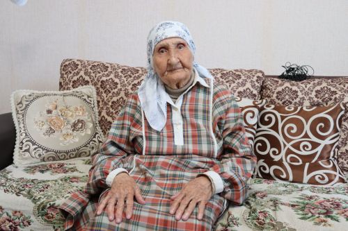 Танцевавшая на Сабантуе в Чистополе под песни «Любэ» Нурия Гибадуллина рассказала, как в 87 лет ей удается оставаться такой энергичной (видео)
