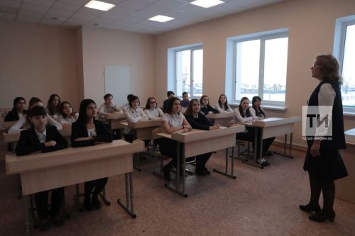 С начала учебного года школьникам РТ запретят пользоваться гаджетами во время уроков